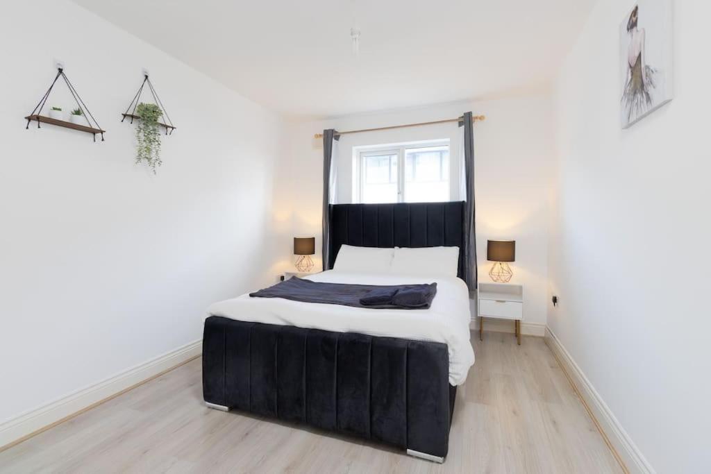 Nuneaton Retreat - City Centre - Parking - Train ภายนอก รูปภาพ